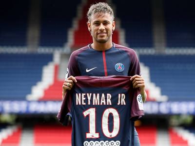 既能背身护 既能背身护